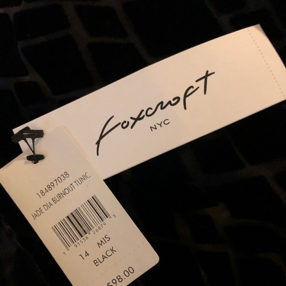 Elegant Black Blouse - Picture 4 of 5